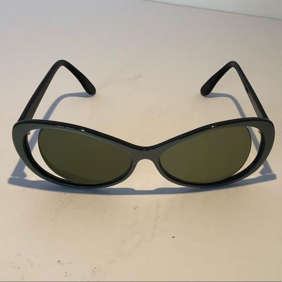 Cut out sunglasses. - Picture 3 of 4